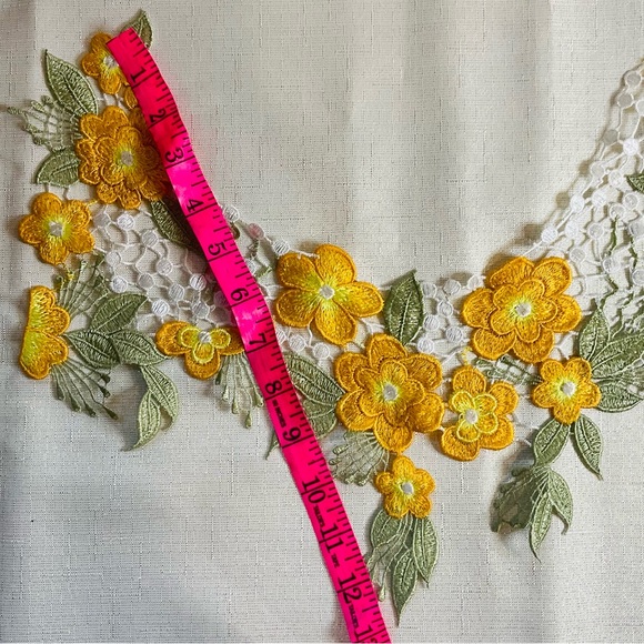 Floral  thread embroidery cutwork style neck line (1pc) appliqué of high quality - Picture 7 of 9